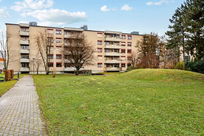 Grosszügigie 2 1/2-Zimmerwohnung (11)