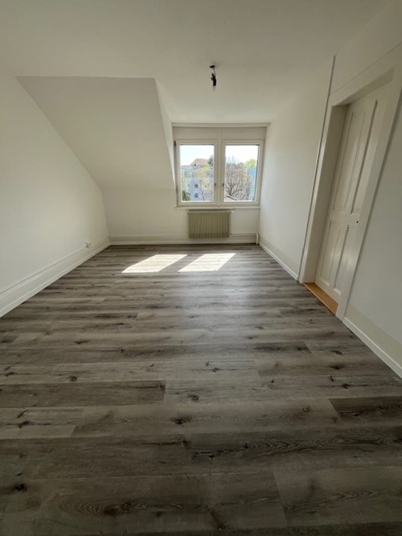 Neu renovierte 2.5 Zimmerdachwohnung in Ittigen zu vermieten! (5)