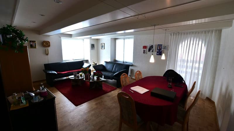 5.5 ZIMMER, GERÄUMIG, RUHIG GELEGEN, BEZAHLBAR UND MIT VIEL POTENTIAL (5)