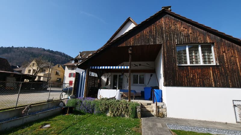 5.5 ZIMMER, GERÄUMIG, RUHIG GELEGEN, BEZAHLBAR UND MIT VIEL POTENTIAL (2)