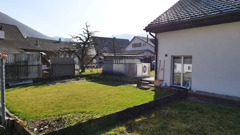 5.5 ZIMMER, GERÄUMIG, RUHIG GELEGEN, BEZAHLBAR UND MIT VIEL POTENTIAL (3)