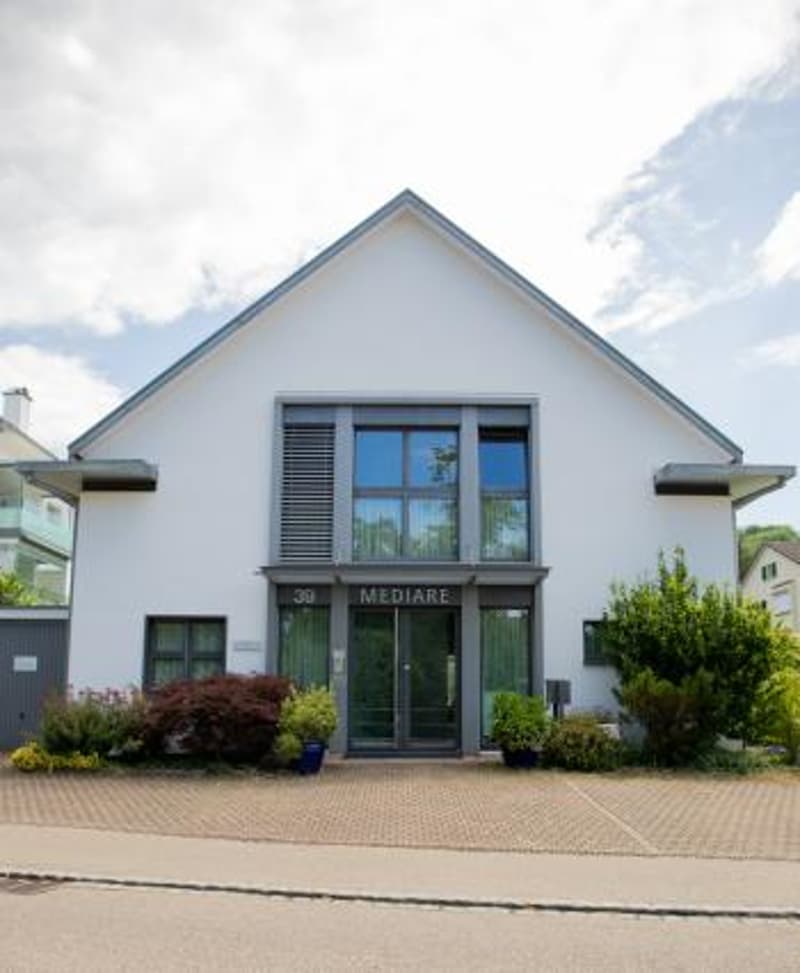 Praxisraum in der MEDIARE Naturärztegemeinschaft in Oberwil (2)
