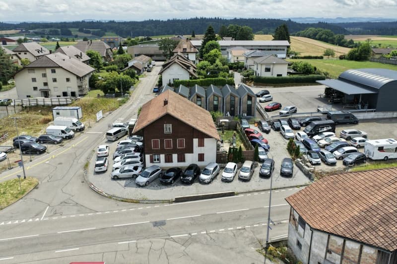Flexible Commercial Property with Residential Unit on the Main Street (2)