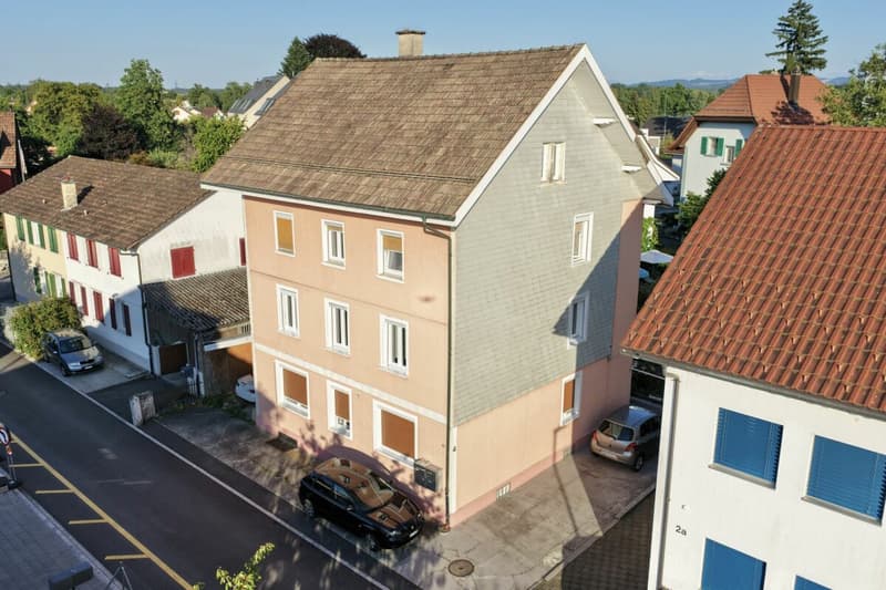 Maison multifamiliale attrayante dans un emplacement central - rendement élevé de 5,4 % (2)