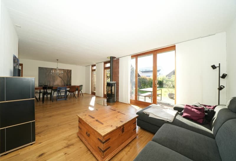 Stylishly modernized, semi-detached single-family house with sunny garden (3)