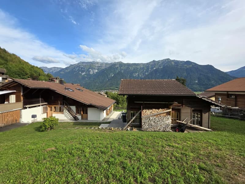 Charmantes Bijou mit herrlichem Bergpanorama auf grosszügigem Grundstück (3)