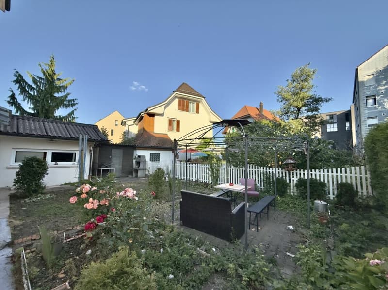 ATTRAKTIVES MEHRFAMILIENHAUS IN ZENTRALER LAGE - TOP RENDITE 5.8 % (3)