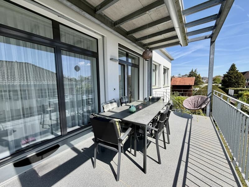 ATTRAKTIVE UND GROSSZÜGIGE HOCHPARTERREWOHNUNG MIT GARTENANTEIL (4)