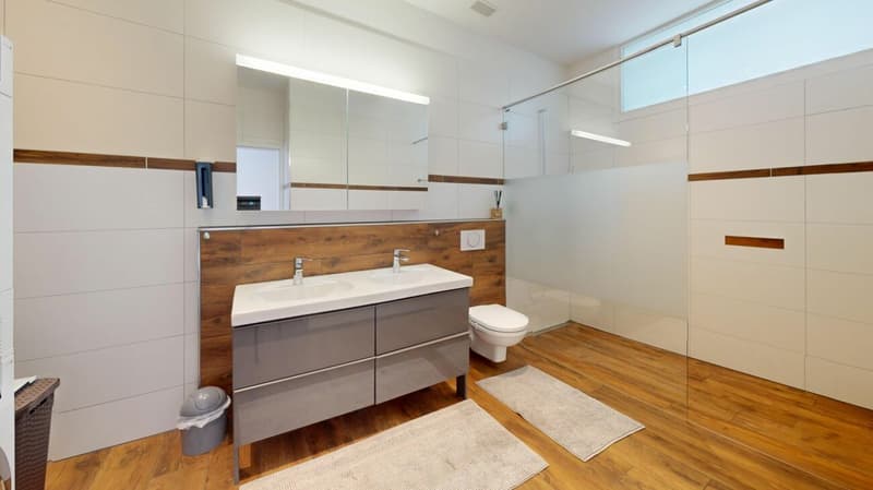 ATTRAKTIVE UND GROSSZÜGIGE HOCHPARTERREWOHNUNG MIT GARTENANTEIL (7)