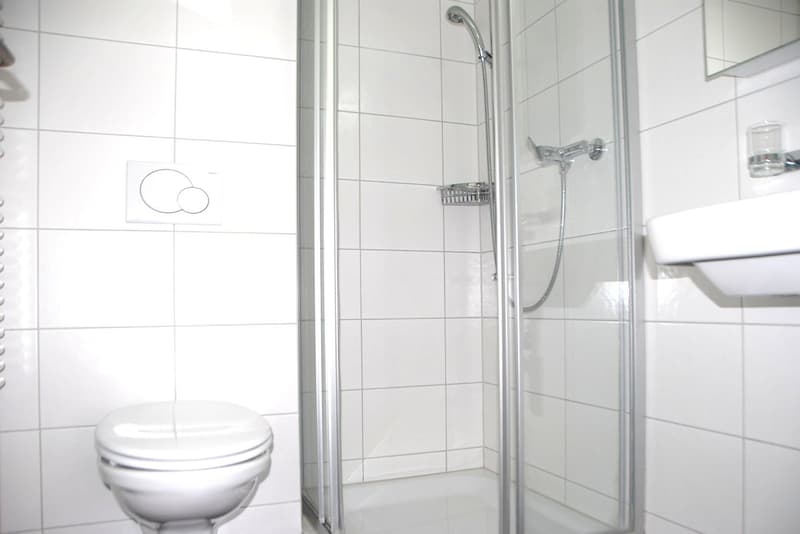 Appartamento moderno 3.5 locali con balcone spazioso e area esterna vetrita flessibile (9)