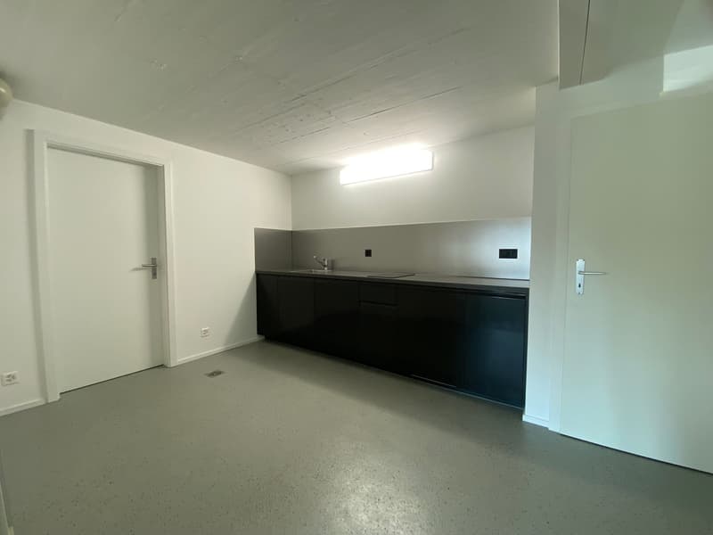 Spazio commerciale / garage / laboratorio incl. 1 posto auto (5)