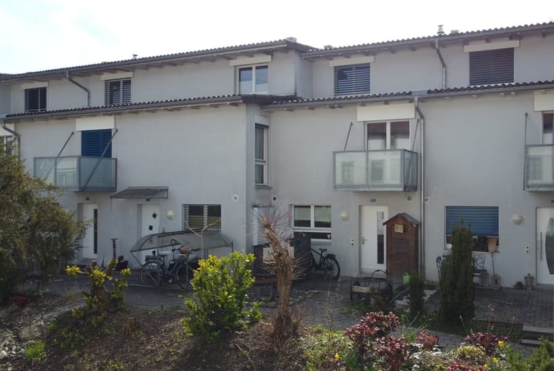 Casa a schiera di 5,5 locali in ottima posizione residenziale a Kirchberg - Perfetta per una famiglia! (4)