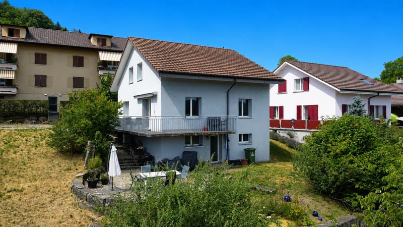 Detached single-family house in a family-friendly location with garden and Alpine view (2)