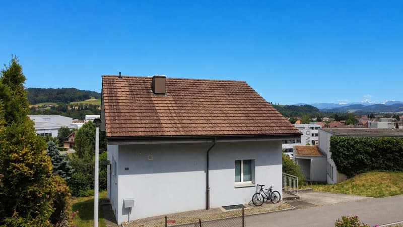 Detached single-family house in a family-friendly location with garden and Alpine view (4)