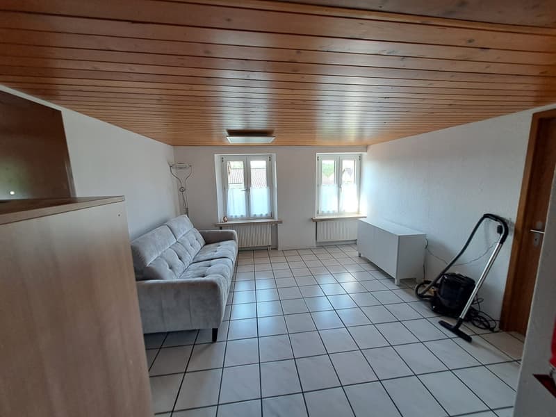 Gemütliche 3.5-Zimmerwohnung mit grossem, gedecktem Balkon (2)