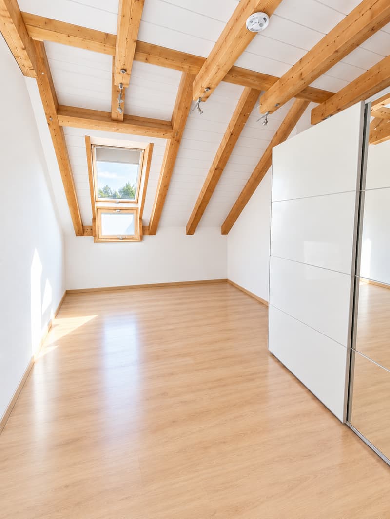 4.5-Zimmer-Maisonettewohnung mit Galerie, Balkon und Gartenanteil (9)