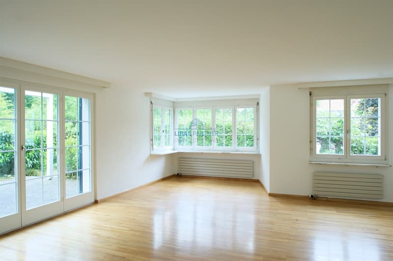 Wohnbereich im Erdgeschoss südlich orientiert / Ground-floor living area facing south