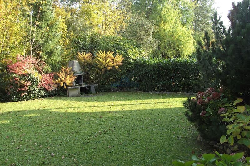 Garten mit Gartencheminée / Garden with a garden fireplace