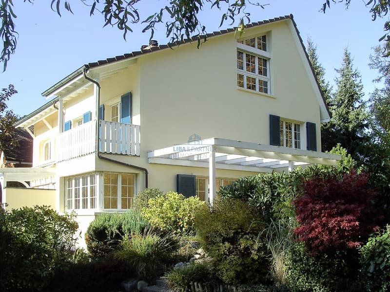 Hausansicht / Exterior View of the House