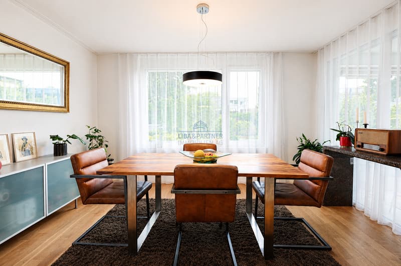 Esszimmer / Dining Room