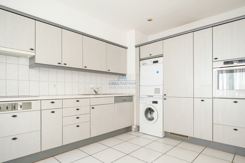 Küche mit Wäscheturm / Kitchen with laundry tower