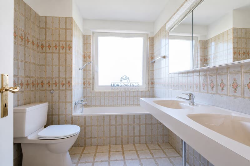 Badezimmer / Badewanne / Bathroom / Bathtub