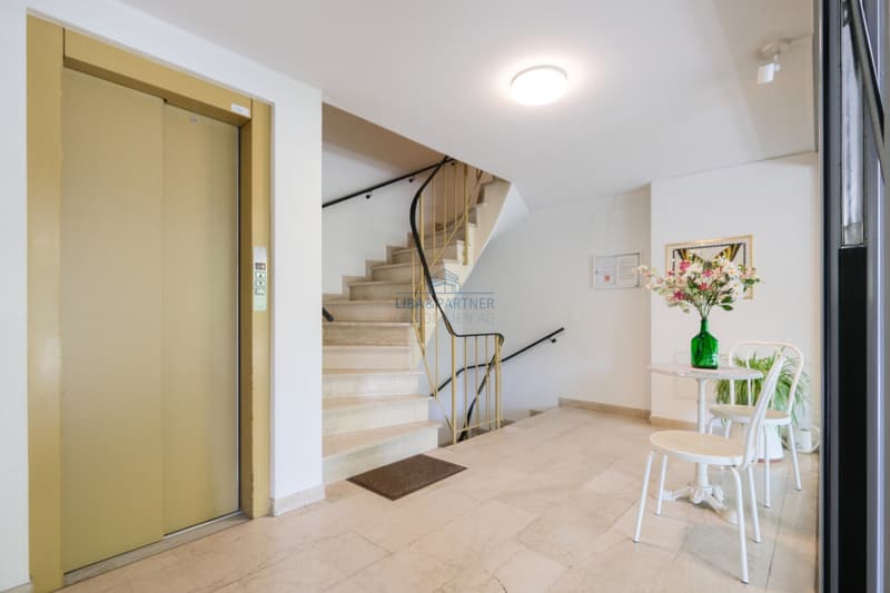 Treppenhaus / Lift / Stairwell / Elevator