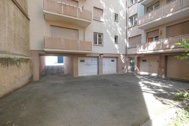 Innenhof mit Garage Box / Courtyard