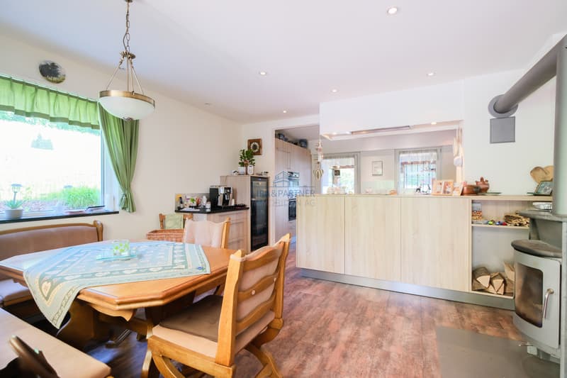 Küche mit Essbereich  / Kitchen with dining area