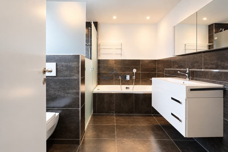 Badezimmer mit Ankleide