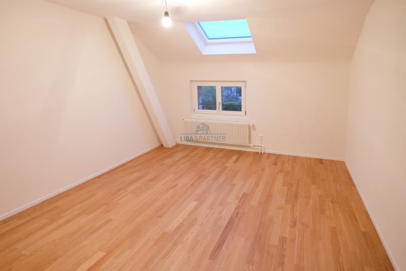 Zimmer mit Dachschräge