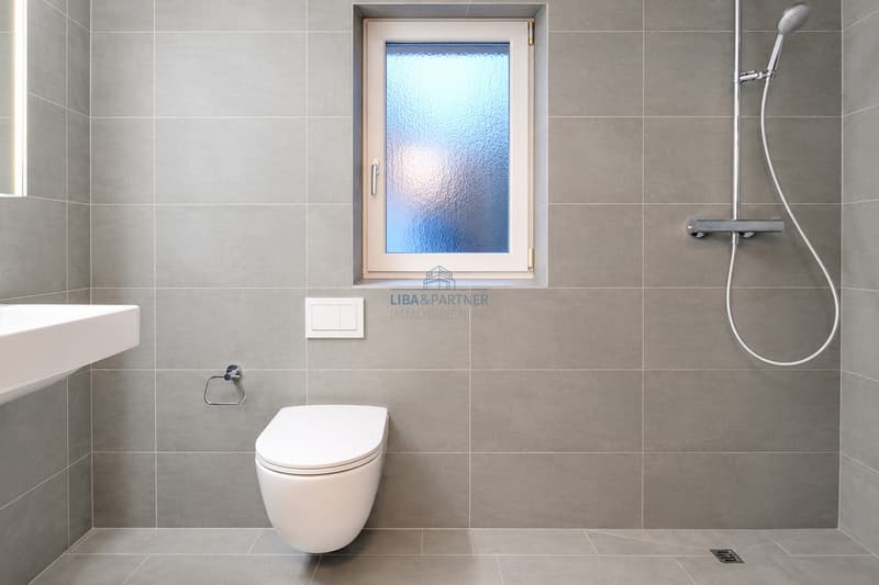 Badezimmer mit Dusche