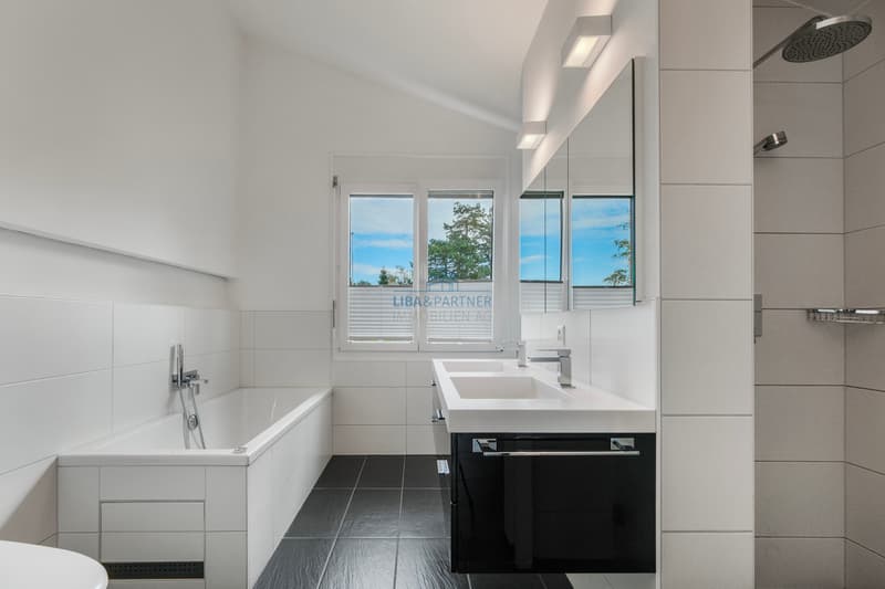 Badezimmer mit DU & Ankleide