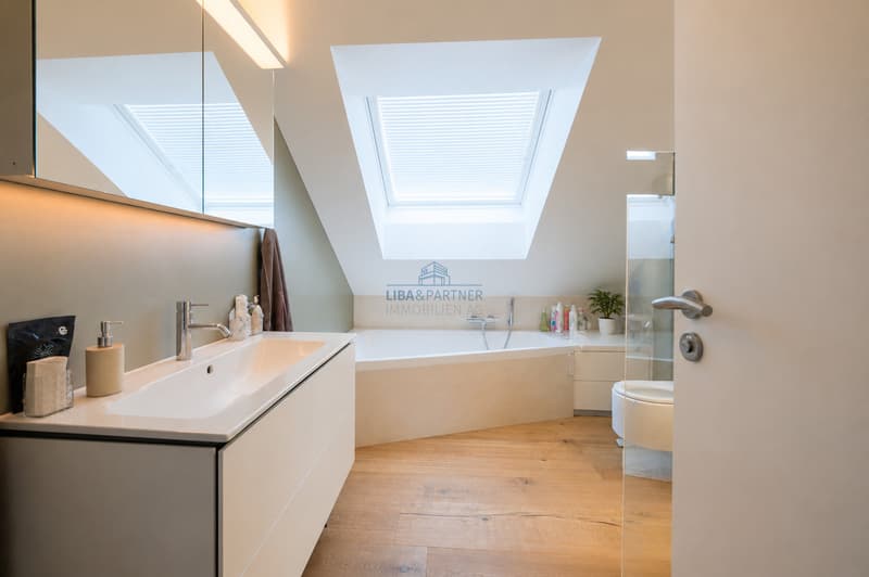 Bad Dachgeschoss / Upper-floor bathroom
