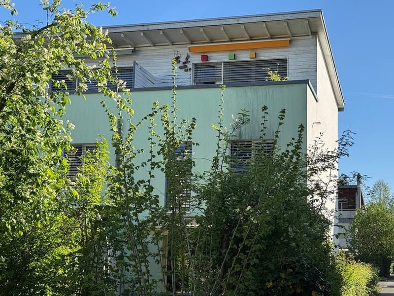 Charming 4.5-room corner row house in a quiet location in Suhr (3)