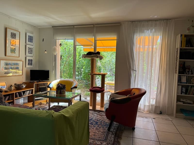 Charming 4.5-room corner row house in a quiet location in Suhr (5)