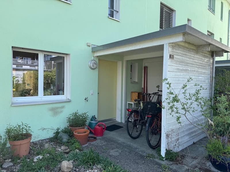 Charming 4.5-room corner row house in a quiet location in Suhr (2)