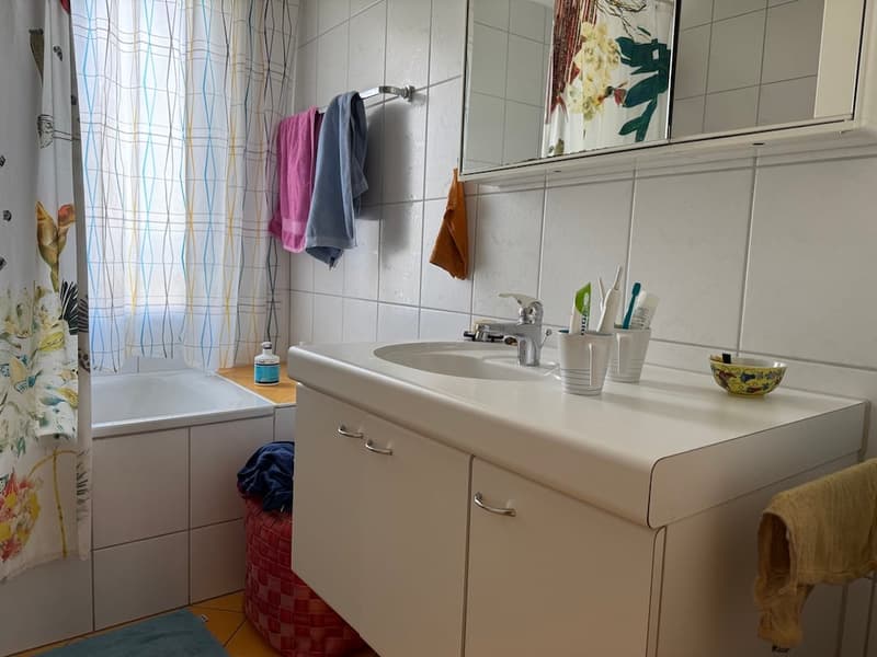 Charming 4.5-room corner row house in a quiet location in Suhr (8)