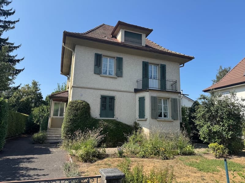 Charmantes Einfamilienhaus mit Baulandreserve an ruhiger Lage in Aarau (1)