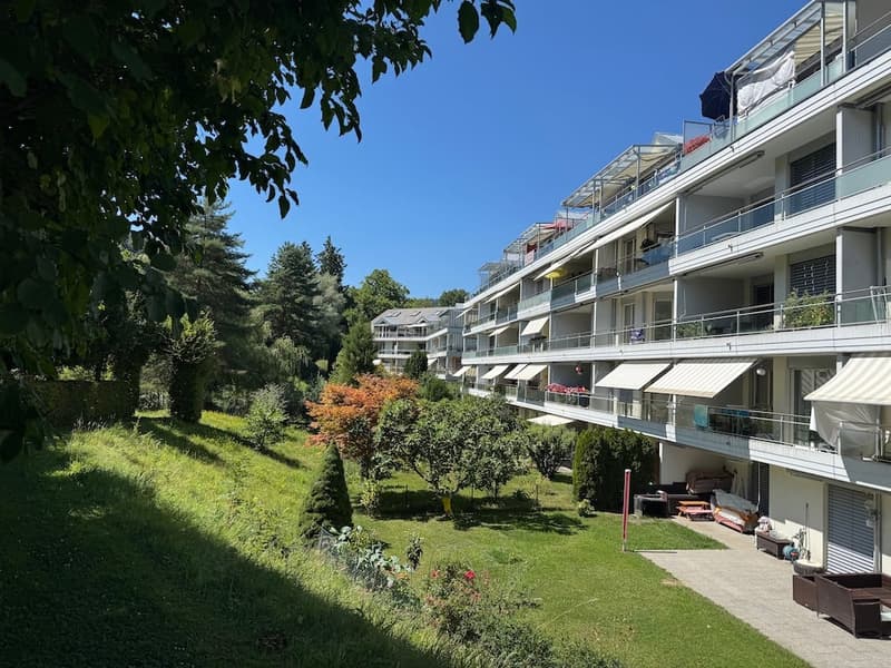Charmante 2.5-Zimmer-Wohnung mit Balkon und schöner Aussicht in Kriens (1)