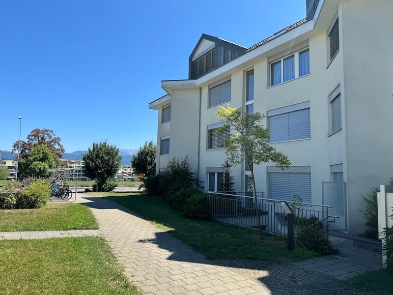 Charmante 2.5-Zimmer-Wohnung mit Balkon und schöner Aussicht in Kriens (2)