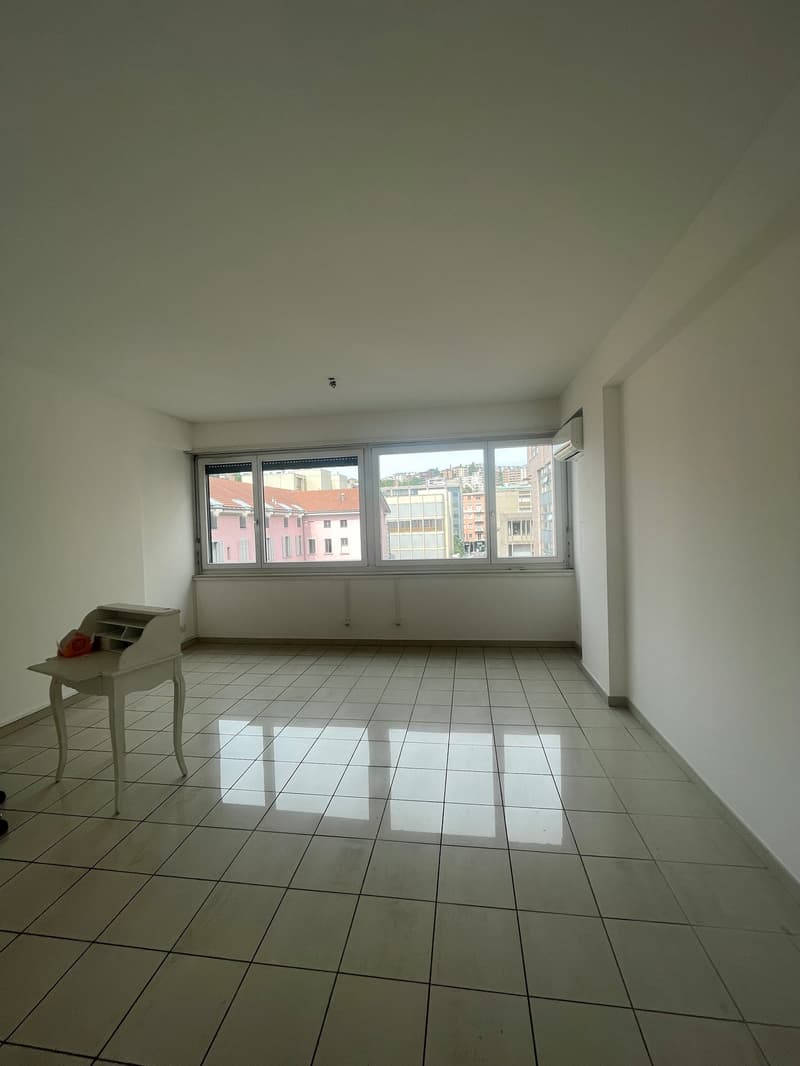 Office with 3.5 rooms in central and high-traffic area (4)