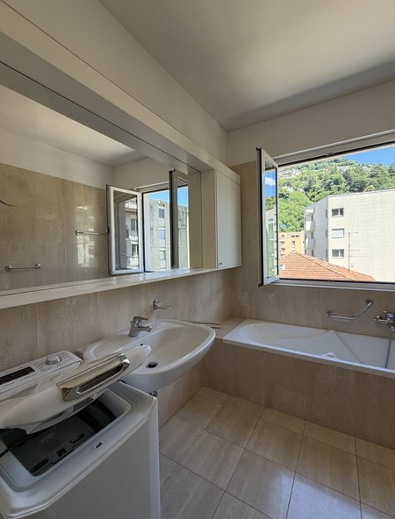 Lugano-Cassarate. Wir vermieten 3.5-Zimmer-Wohnung mit Seeblick (9)