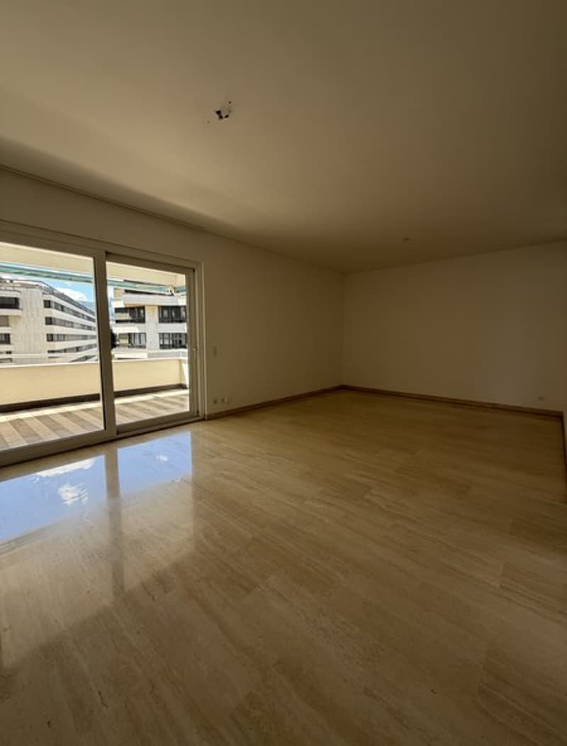 Lugano-Cassarate. Wir vermieten 3.5-Zimmer-Wohnung mit Seeblick (4)