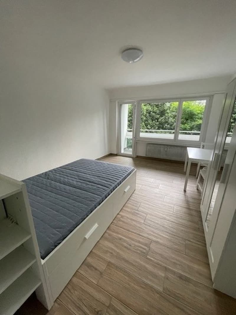 We rent a furnished studio apartment in the city center near USI (2)