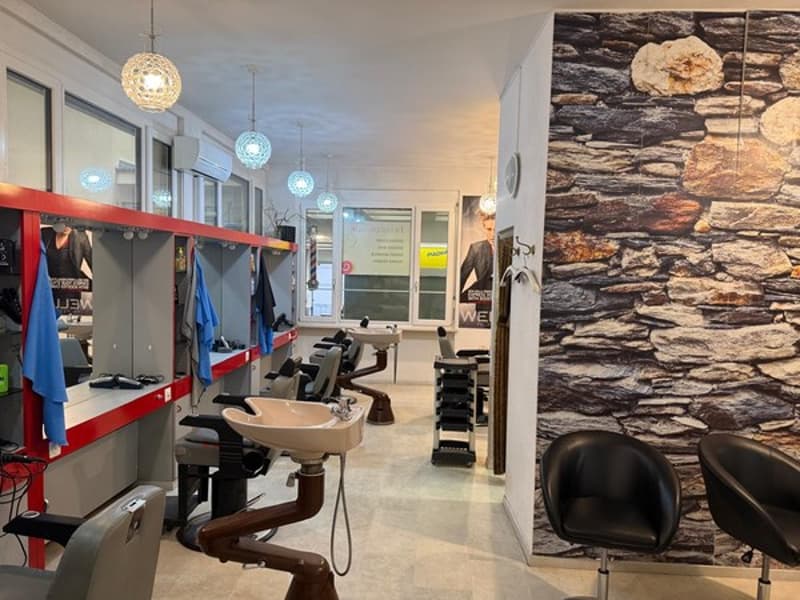 Kommerzieller Raum (ideal als Friseursalon/Schönheitsstudio/Büro) (1)