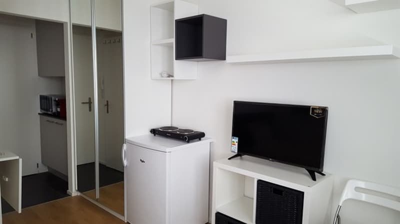 Studio möbliert in der Nähe der Universität. Verfügbarkeit zu vereinbaren (2)