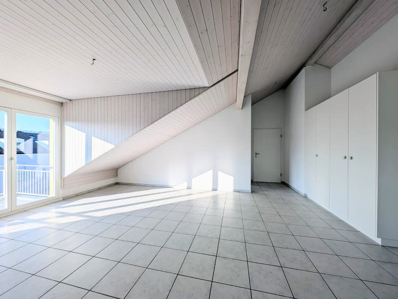 Attractive 3.5 room attic apartment with a far-reaching view. Ideal investment object (6)