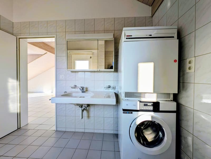 Attractive 3.5 room attic apartment with a far-reaching view. Ideal investment object (11)