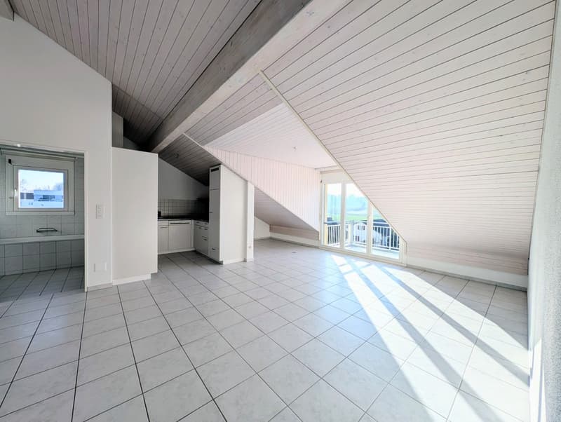 Attractive 3.5 room attic apartment with a far-reaching view. Ideal investment object (4)